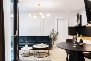 Apartment Central - 5 min with bus to Old Town, self check in 0-24h