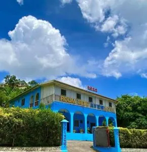 Room With A View & Apartment Style - Mélé