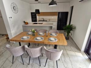 MORE - Luxury Apartment With Private Pool