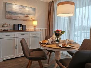 Apartment 2 - "Am Leuchtfeuer 2" - Blickrichtung Yacht-, Binnenhafen und offene See