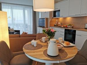 Apartment 2 - "Am Leuchtfeuer 2" - Blickrichtung Yacht-, Binnenhafen und offene See