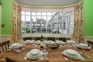 Spacious home sleeps 9 - walker cyclist retreat - Pass the Keys