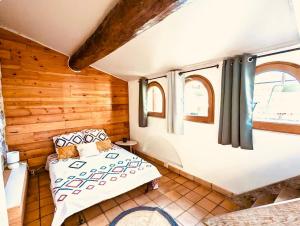 Appartements 5min baignade en riviere animaux accepte toit terrasse : photos des chambres