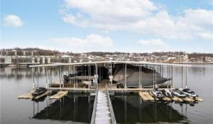 Lakefront Condo wDockDeckPools-Sleeps 6