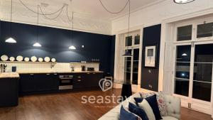 Seas The View - Period 1 Bedroom & Balcony