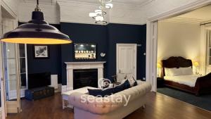 Seas The View - Period 1 Bedroom & Balcony