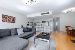 Cosy 2-Bed in Redfern with Terrace & Parking