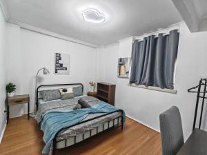 Cozy Stays - 15 mins to Airport & 500m to Train