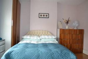3 Bedroom House Ealing - 20 mins to Centre