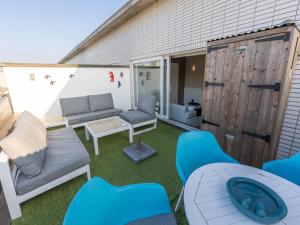 Studio with sunny rooftop terrace near the sea