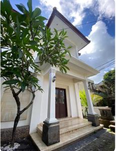 3BR 3BA Nyoman House near GWK Cultural Park and best beaches