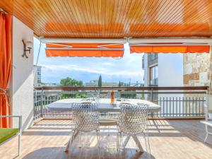 Apartment in Roses near Playa Beach