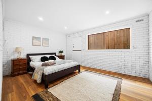 Spacious 5-Bedroom Home & Pool