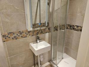 Studio for 2Guests-Parking-Garden-NearLondon-Ac