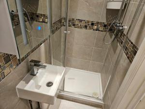 Studio for 2Guests-Parking-Garden-NearLondon-Ac