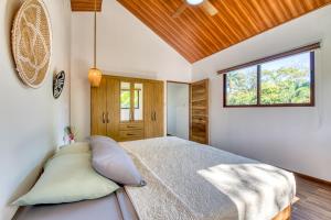 Luxury Beachfront Apartment with Oceanview Terrace