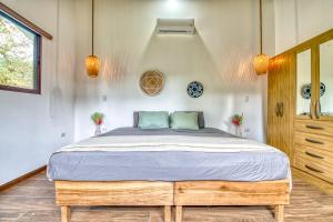 Luxury Beachfront Apartment with Oceanview Terrace