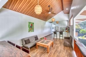 Luxury Beachfront Apartment with Oceanview Terrace