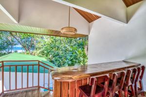 Luxury Beachfront Apartment with Oceanview Terrace