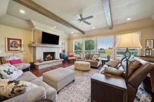 Grand Lake Reunion House-Community pool, hot tub, lake access - Eucha