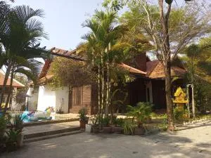 Sojourner House - Whole Villa - Pursat