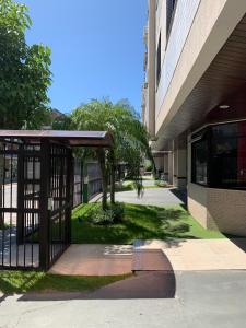 Apartamento de dois quartos para 6 pessoas em Canasvieiras a uma quadra da praia em área nobre