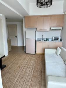 Condo Roughly 30 mins from NAIA with view of Greenhills