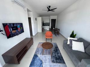 Qila Homestay at DESARU UTAMA
