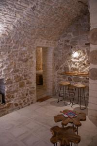 Laura stone room