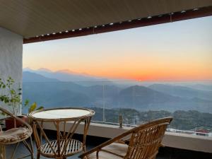 Superview Lodge - Family-Run, Himalayan Sunrise