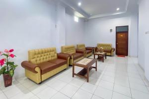 Urbanview Hotel Grand Seven One Kota