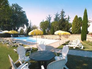 Apartment in Montelparo with Pool