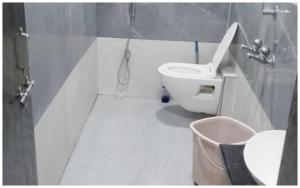 UJJAIN BUDGET HOTL M A A - T U L S H I - Near Mahakal Temple And Railway Station - Fully-Air-Conditioned hotel at prime location With Wifi - BEST GUEST HOUSE IN UJJAIN