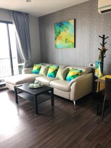 BTS Bearing 23Fl 68sqm condo with open city view Shared rooftop and gym