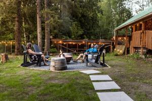 Log Cabin with King Bed and Hot Tub