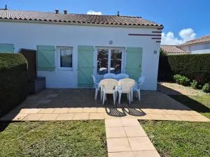 Agréable maisonnette avec jardin, piscine collective, proche mer - FR-1-194-291 - Thiré