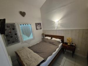 Maisons de vacances Agreable maisonnette avec jardin, piscine collective, proche mer - FR-1-194-291 : photos des chambres