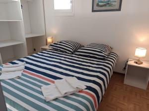 Maison cosy avec terrasse et accès piscine, Notre-Dame-de-Monts - 4 pers - FR-1-540-316