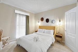 Ideal 1BR Apt in Santa Monica Pool, Gym, Free Parking 2 min to Promenade