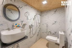 StayVista at The Stargazer with Mountain Views, Bonfire, Lawn