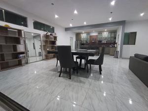 Jungle Oasis - 4 Bedrooms