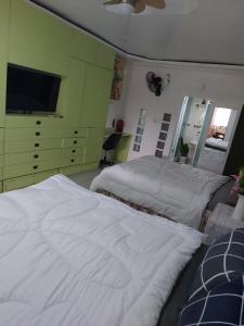 Big room with two queen bed