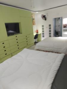 Big room with two queen bed