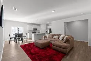 Elegant Townhouse Retreat Near Mall Of Georgia - بوفورد