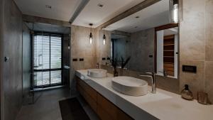 Luxury Modern Loft Villa Riverhouse