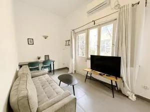 HaYarkon Seaside - 1 Bedroom & Balcony By Vacay - Tel Binyamin