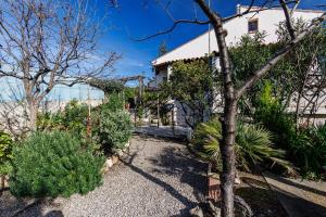 La Petite Marjolaine Charming top of Villa Vence