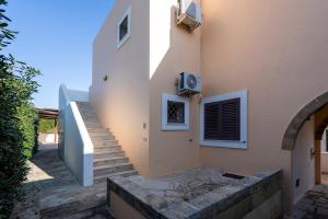 Sunrise House With Sea View - Happy Rentals