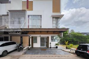 Urbanview Hotel Syariah at Rihlah Homestay Batam