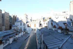 Three-Bedroom Apartment room in Marvellous Sunbathed 3BR at the heart of Paris